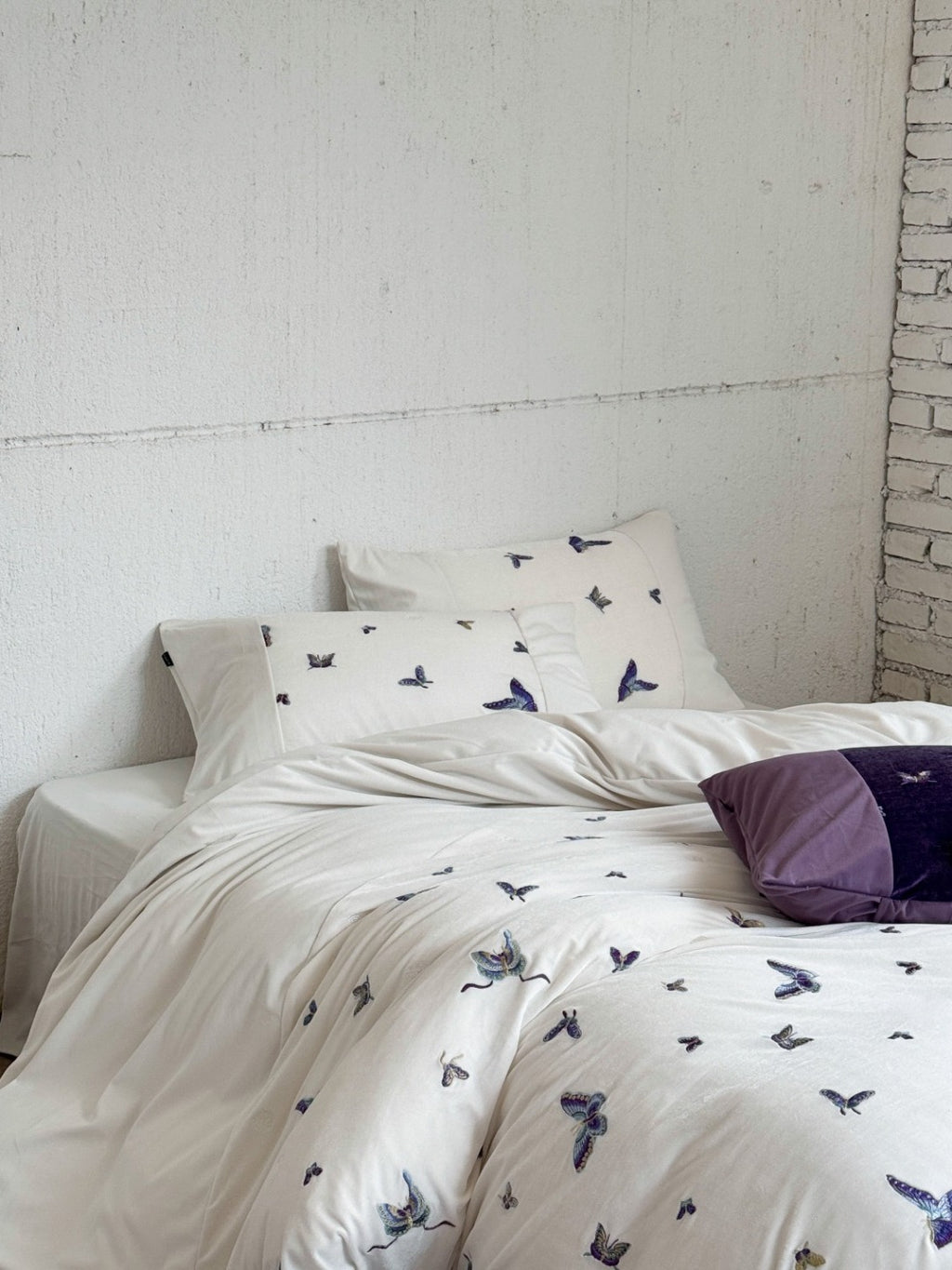 Amethyst Wing Ivory Butterfly Velvet Bedding Set original reference image 2