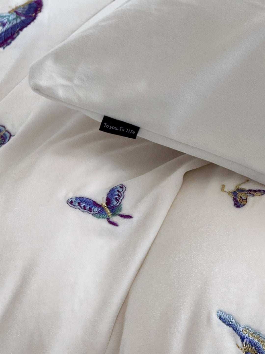 Amethyst Wing Ivory Butterfly Velvet Bedding Set original reference image 3