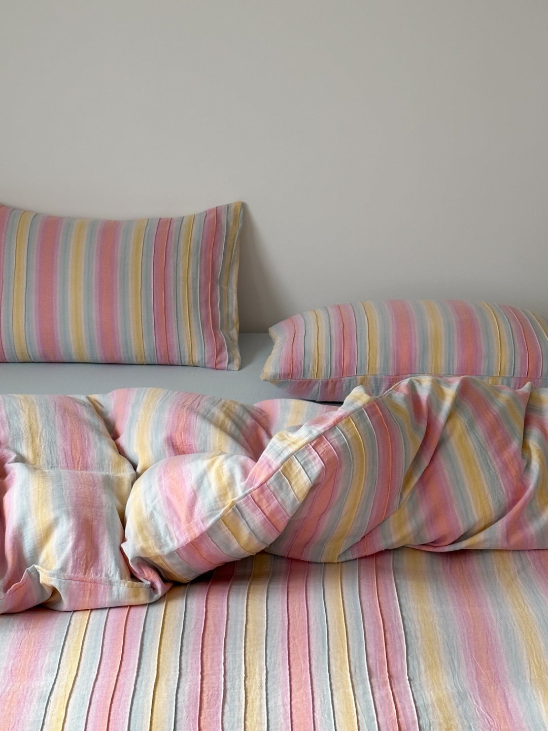 Dreamweaver Pastel Stripe Smocked Muslin Bedding Set original reference image 1