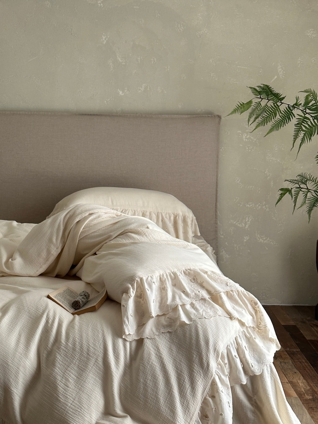 Elowen Pearl Ivory Embroidered Muslin Bedding Set original reference image 1