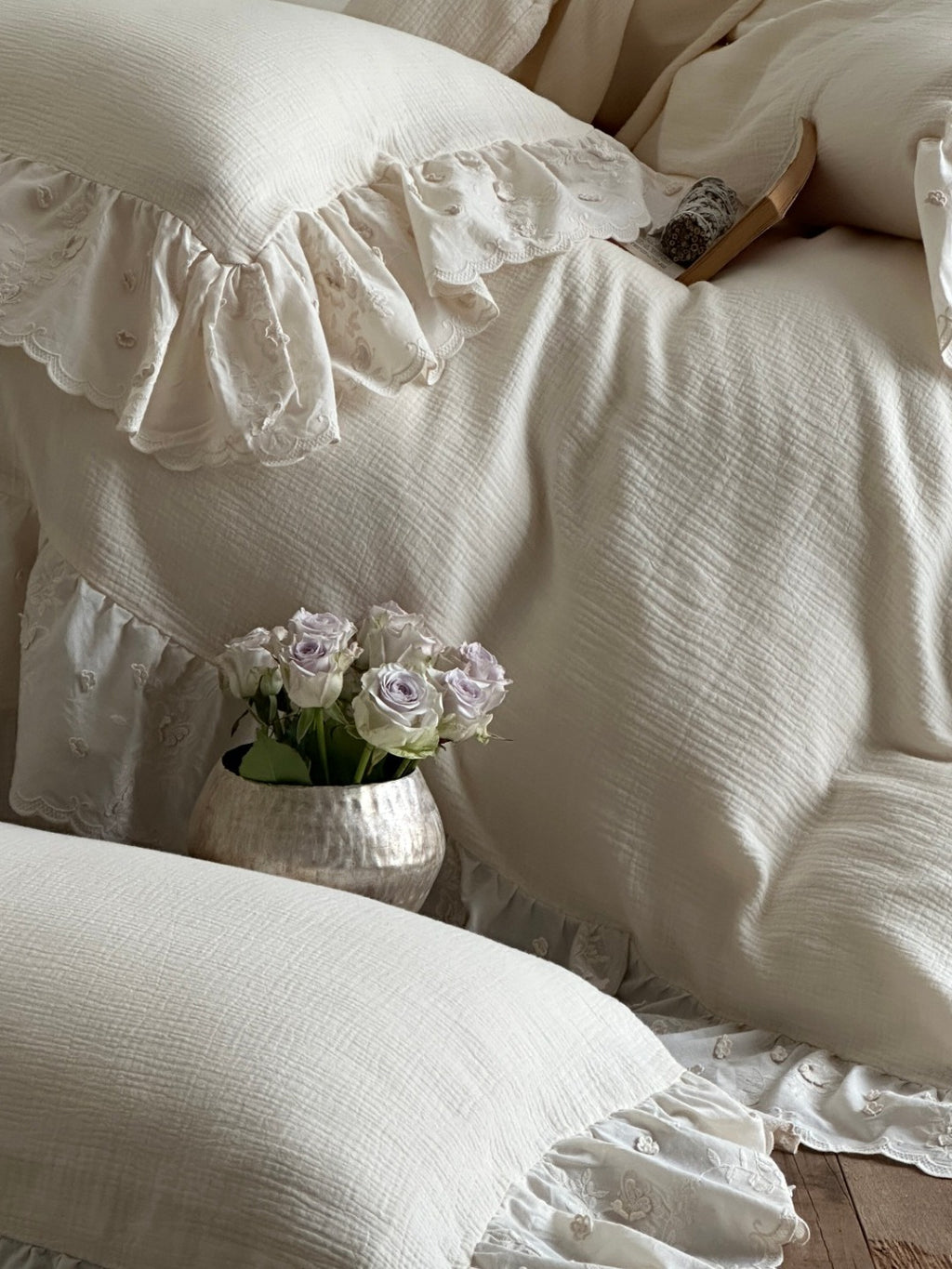Elowen Pearl Ivory Embroidered Muslin Bedding Set original reference image 2
