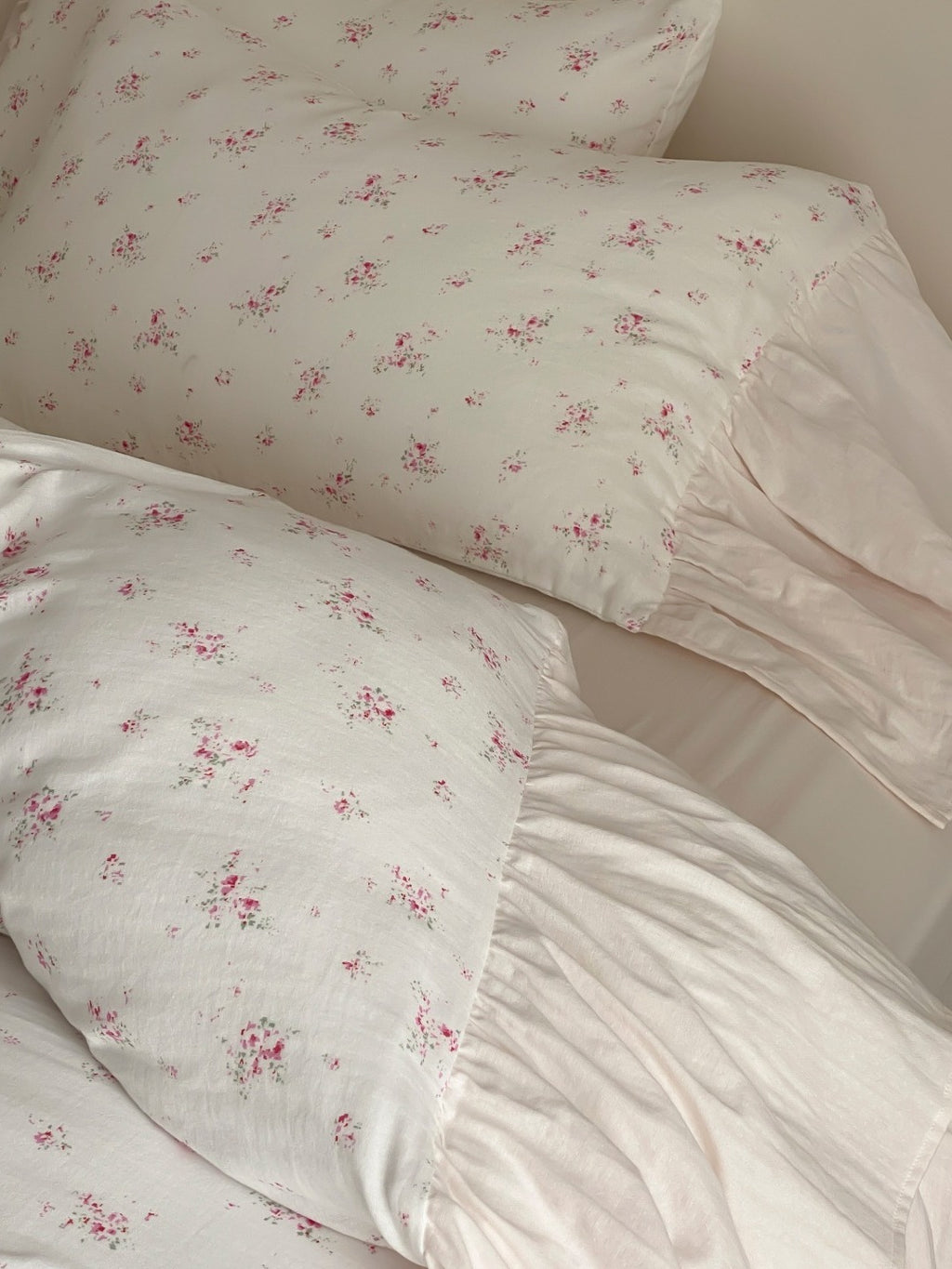 Evening Rose Ivory Floral Ruffle Muslin Bedding Set original reference image 3
