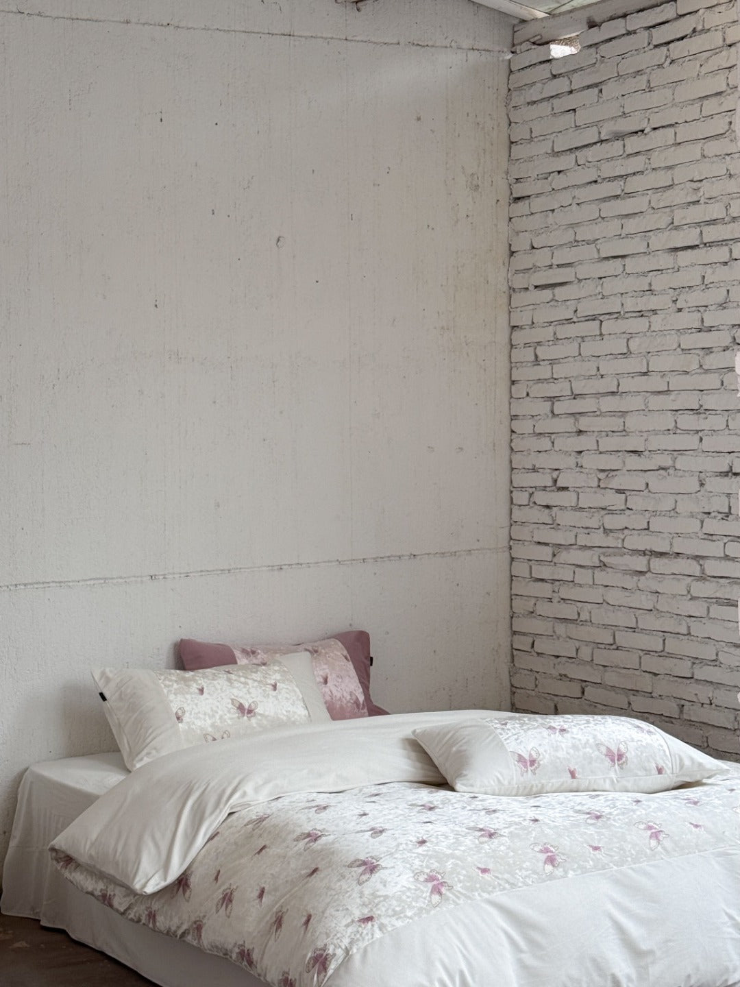 Liora Ivory & Rose Butterfly Velvet Bedding Set original reference image 8