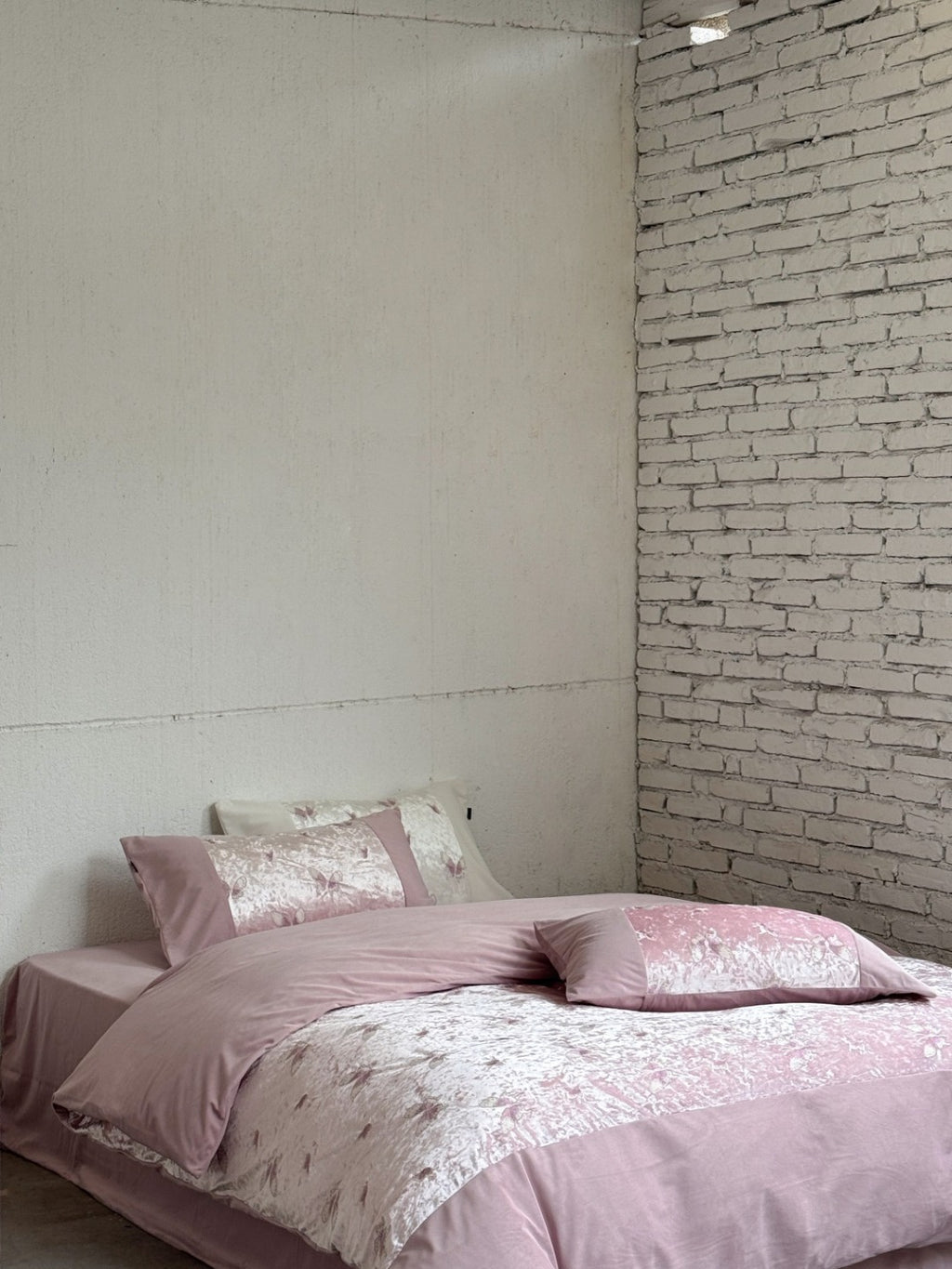 Liora Ivory & Rose Butterfly Velvet Bedding Set original reference image 16