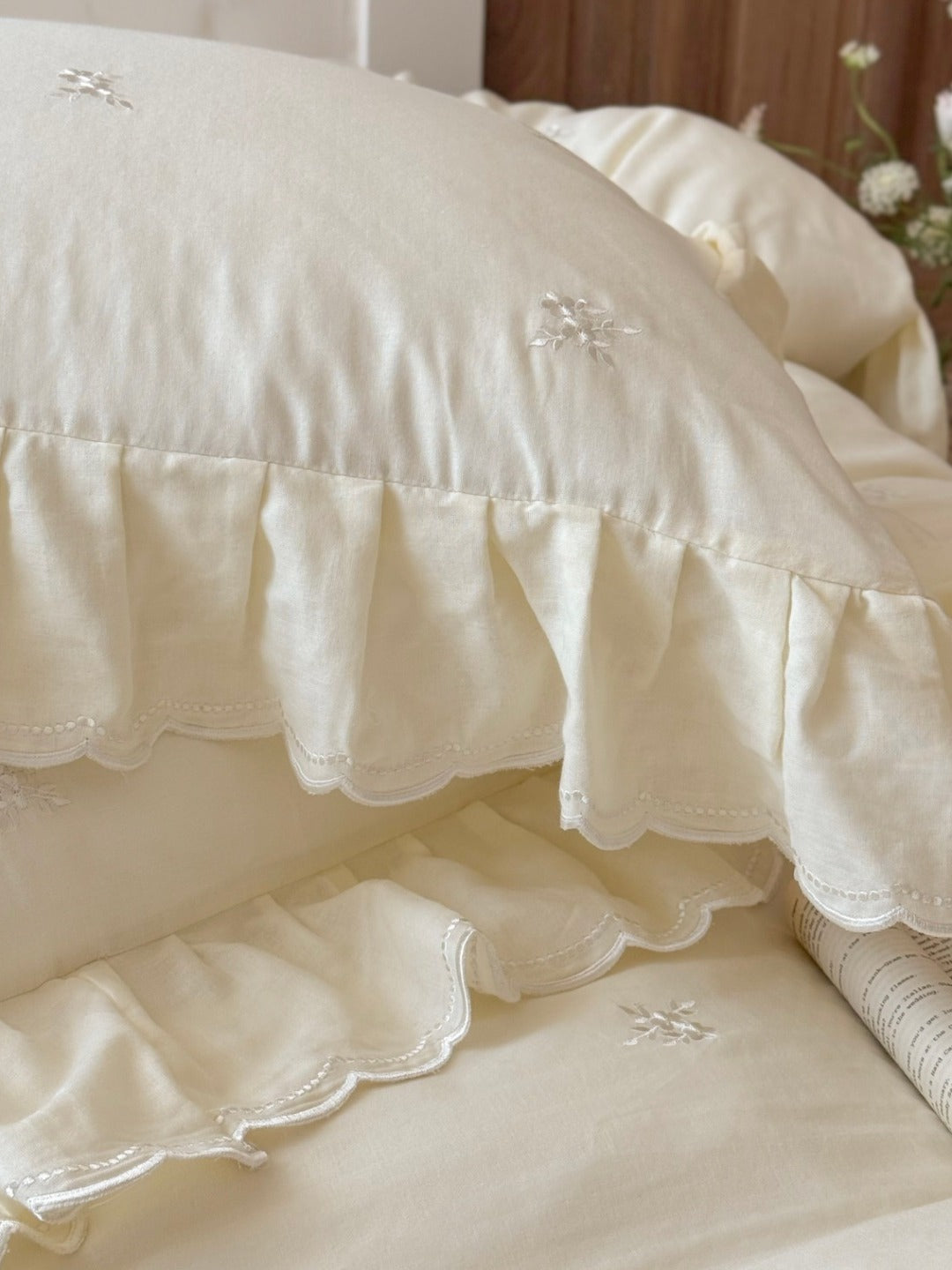 Marielle Scalloped Embroidered Muslin Bedding Set original reference image 2