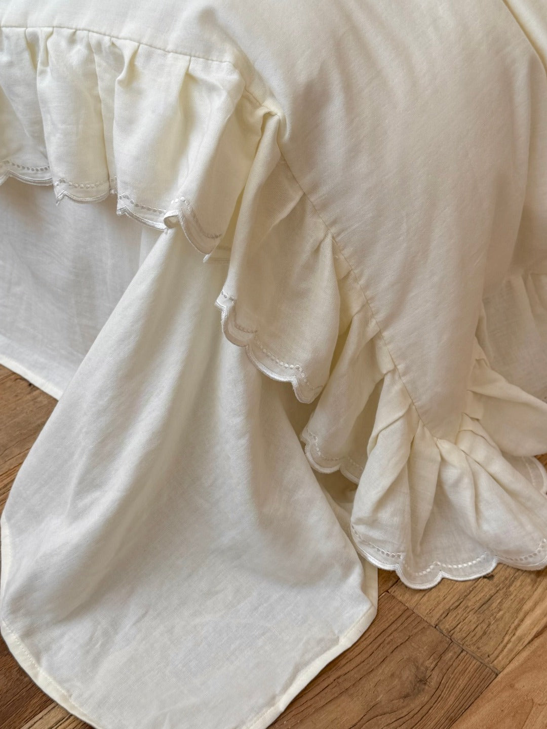Marielle Scalloped Embroidered Muslin Bedding Set original reference image 4
