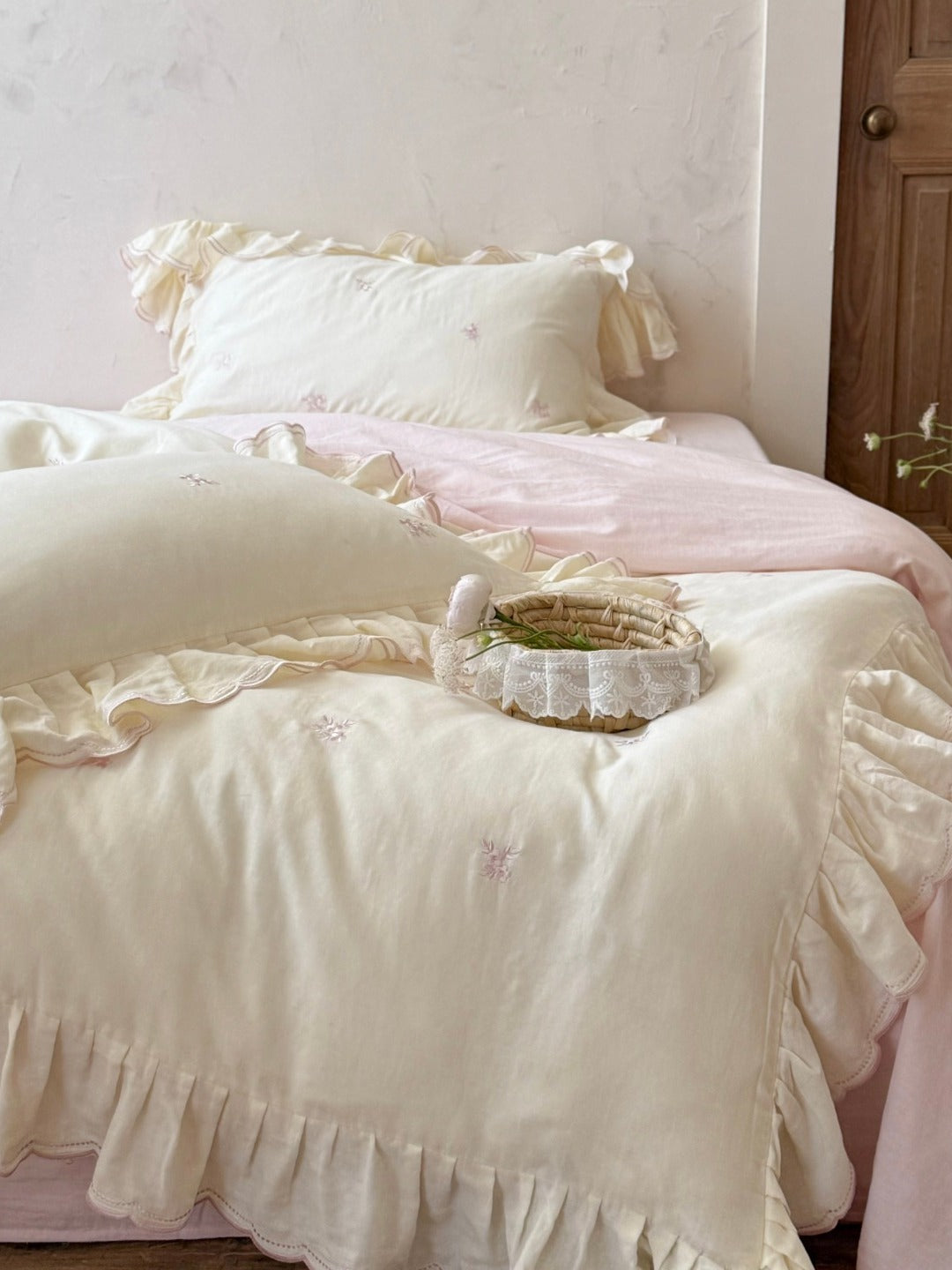 Marielle Scalloped Embroidered Muslin Bedding Set original reference image 9