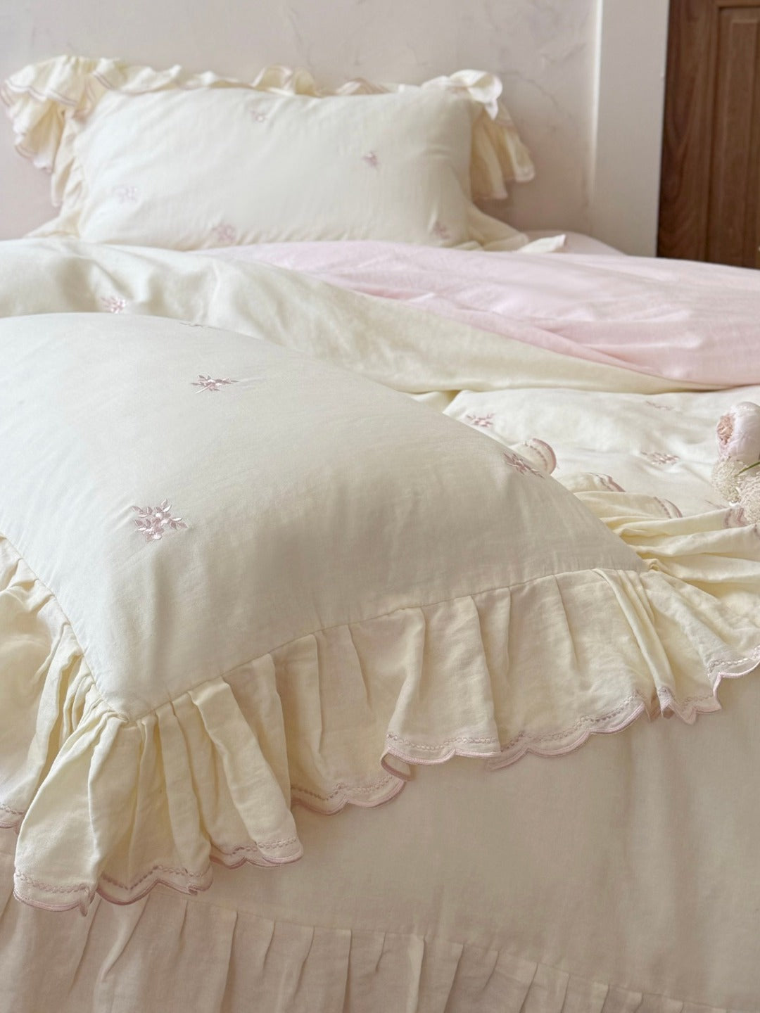 Marielle Scalloped Embroidered Muslin Bedding Set original reference image 10