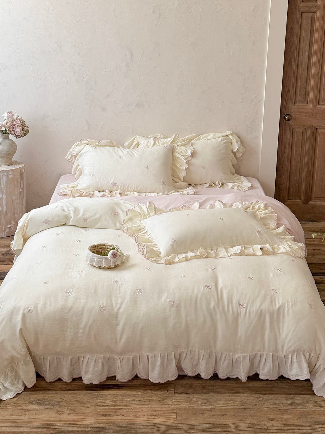 Marielle Scalloped Embroidered Muslin Bedding Set original reference image 16
