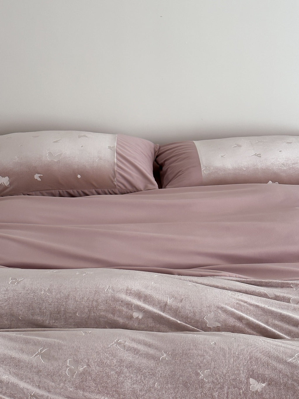 Mariposa Dusty Rose Butterfly Velvet Bedding Set original reference image 7