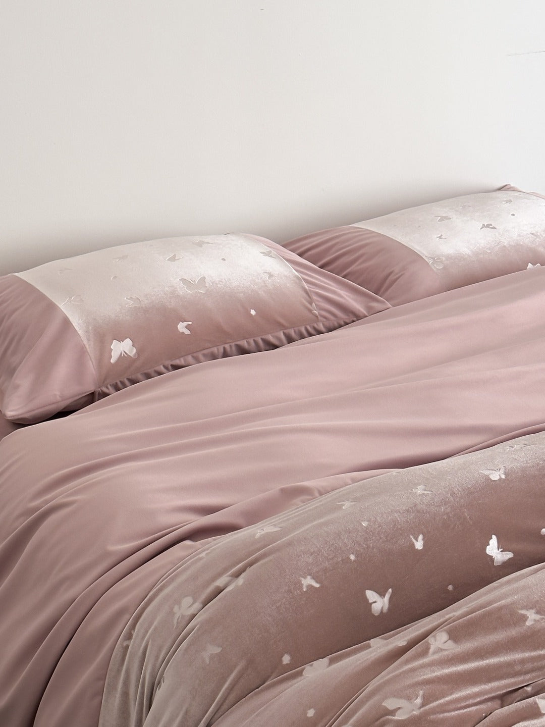 Mariposa Dusty Rose Butterfly Velvet Bedding Set original reference image 8