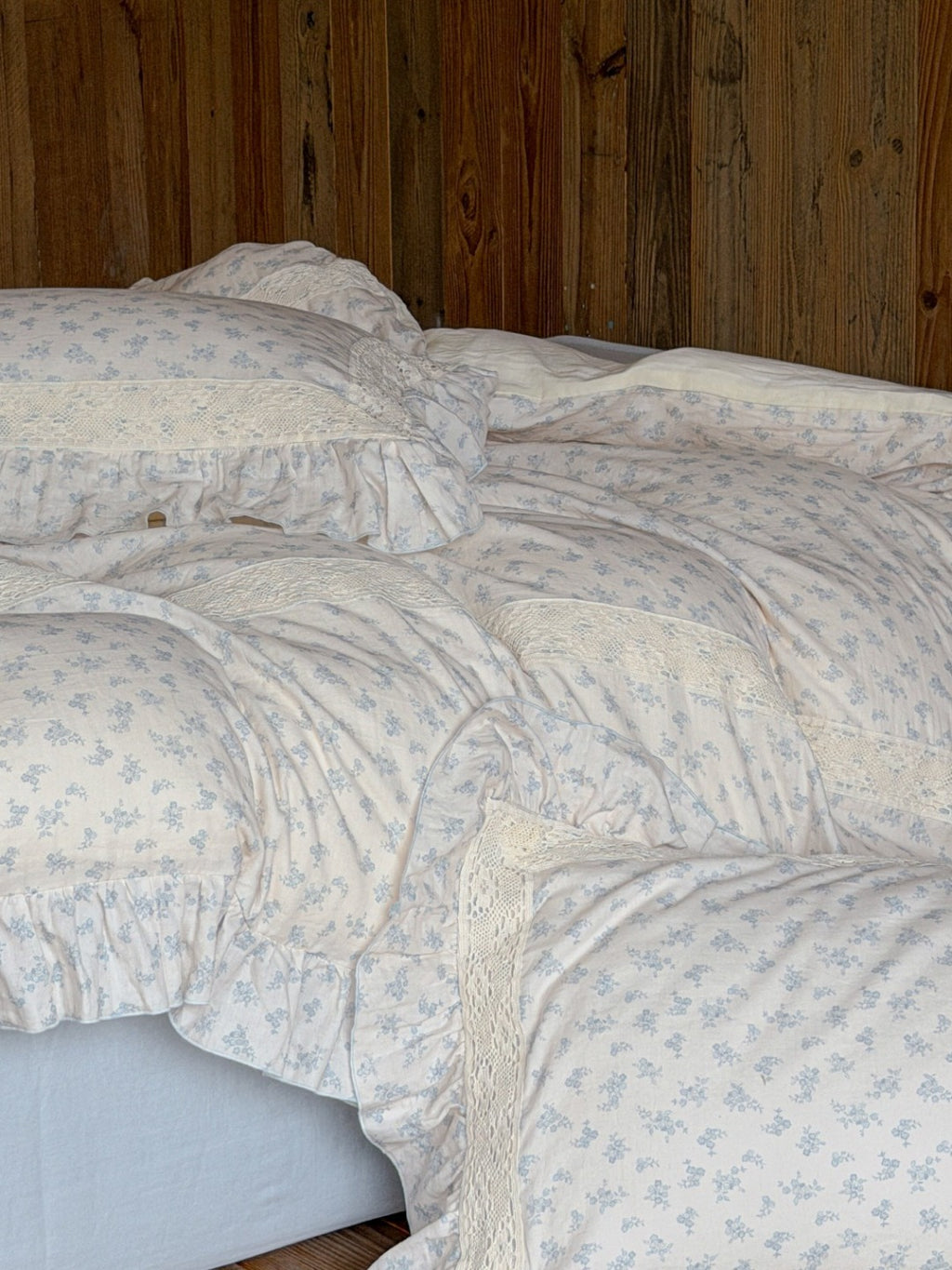 Pomeline Ivory Floral Ruffle Muslin Bedding Set original reference image 1