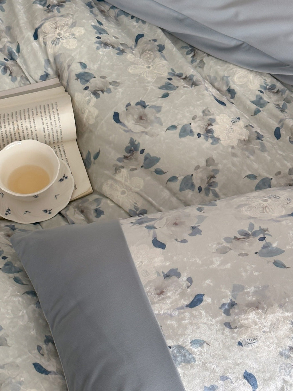 Serene Blue Watercolor Floral Velvet Bedding Set original reference image 3